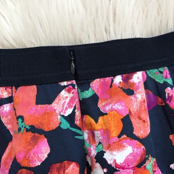 Ann Taylor floral pencil skirt - Picture 4 of 6